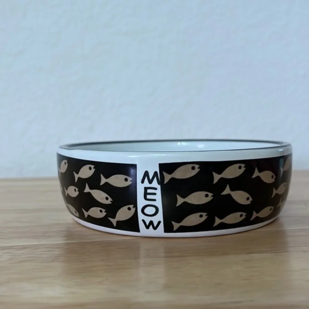 🎀 Whisker City ceramic cat bowl dish with ‘meow’ and fish print decor